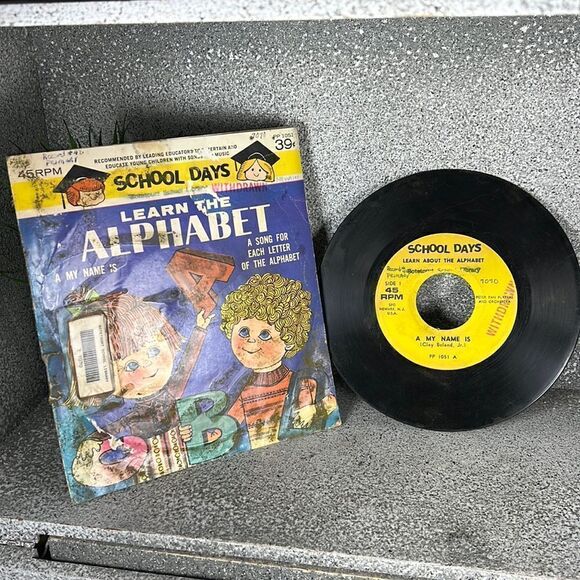 Vintage 1976 ‘School Days: Learn About The Alphabet’ 45 RPM Record - Picture 2 of 5